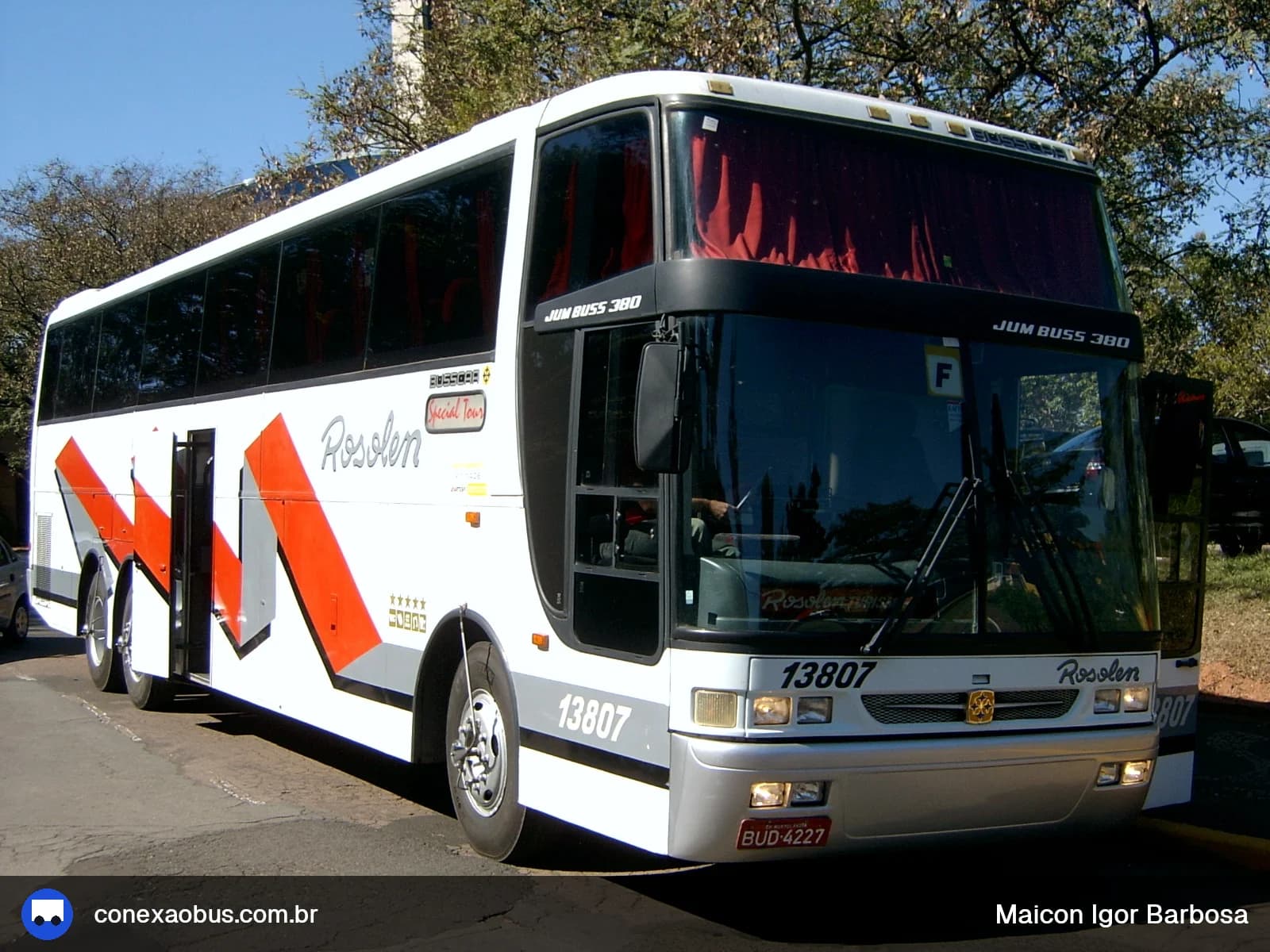 Ônibus Busscar Jum Buss 380, da Rosolen Turismo, prefixo 13807