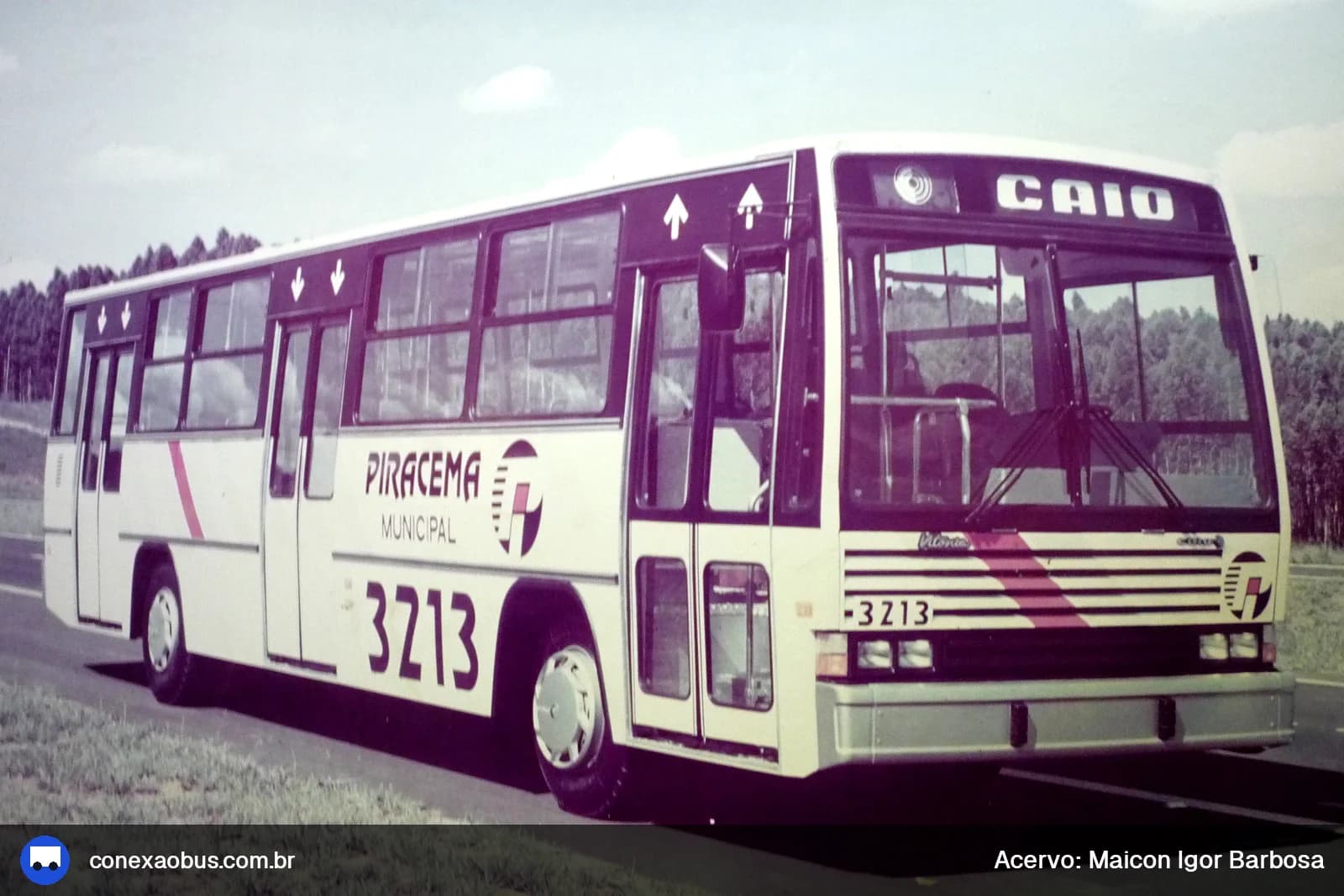 Ônibus CAIO Vitória, da Viação Piracema de Transportes Ltda, prefixo 3213, em Piracicaba-SP