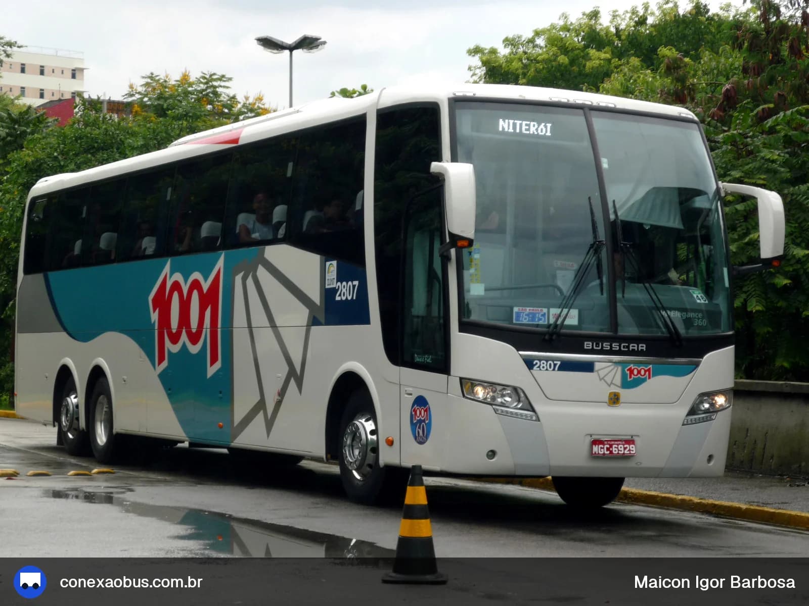 Ônibus Busscar Elegance 360, da Viação 1001, prefixo 2807, em São Paulo-SP