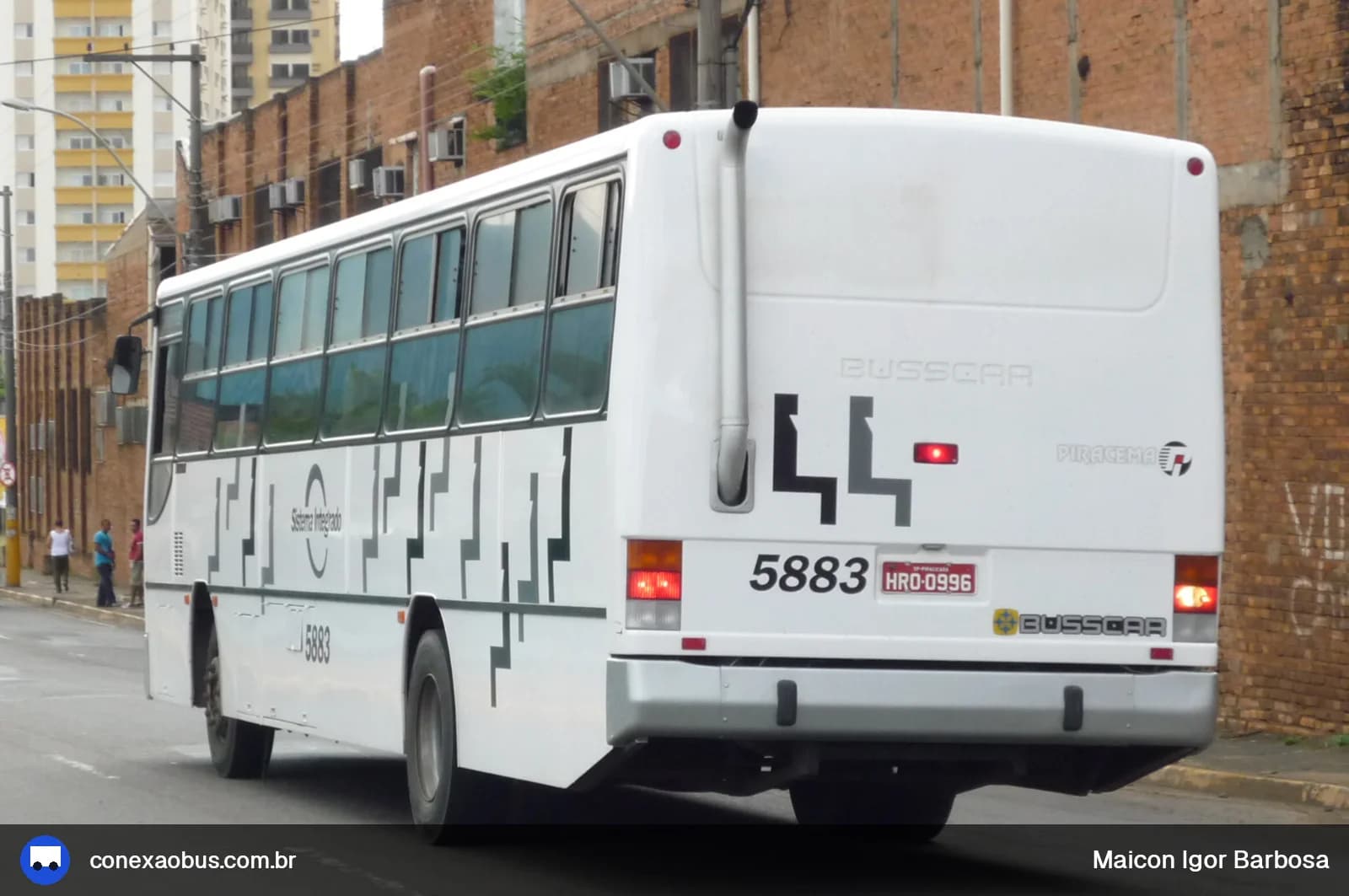 Ônibus Busscar Urbanus 1994, da Viação Piracema de Transportes Ltda, prefixo 5883, em Piracicaba-SP