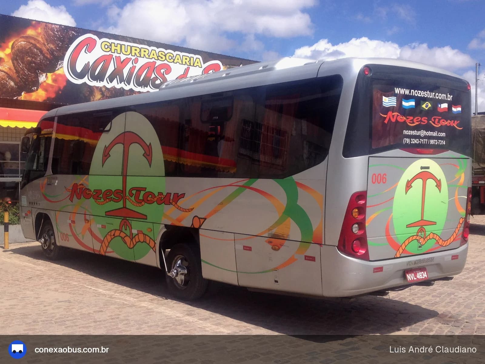Ônibus Marcopolo Senior 2005, da Nozes Tour, prefixo 006, em Aracaju-SE