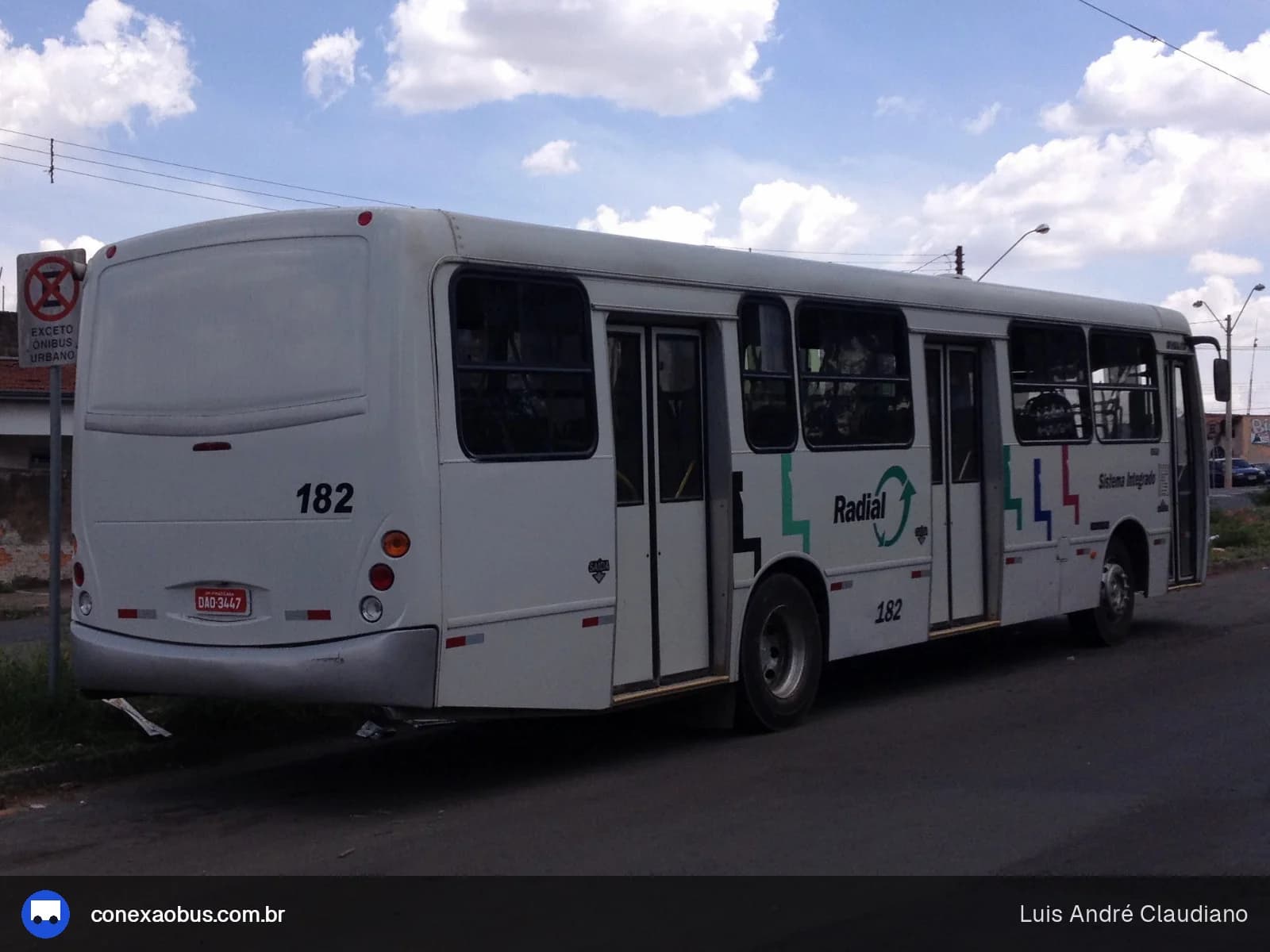 Ônibus Comil Svelto, da Viação Stênico Ltda, prefixo 182, em Piracicaba-SP