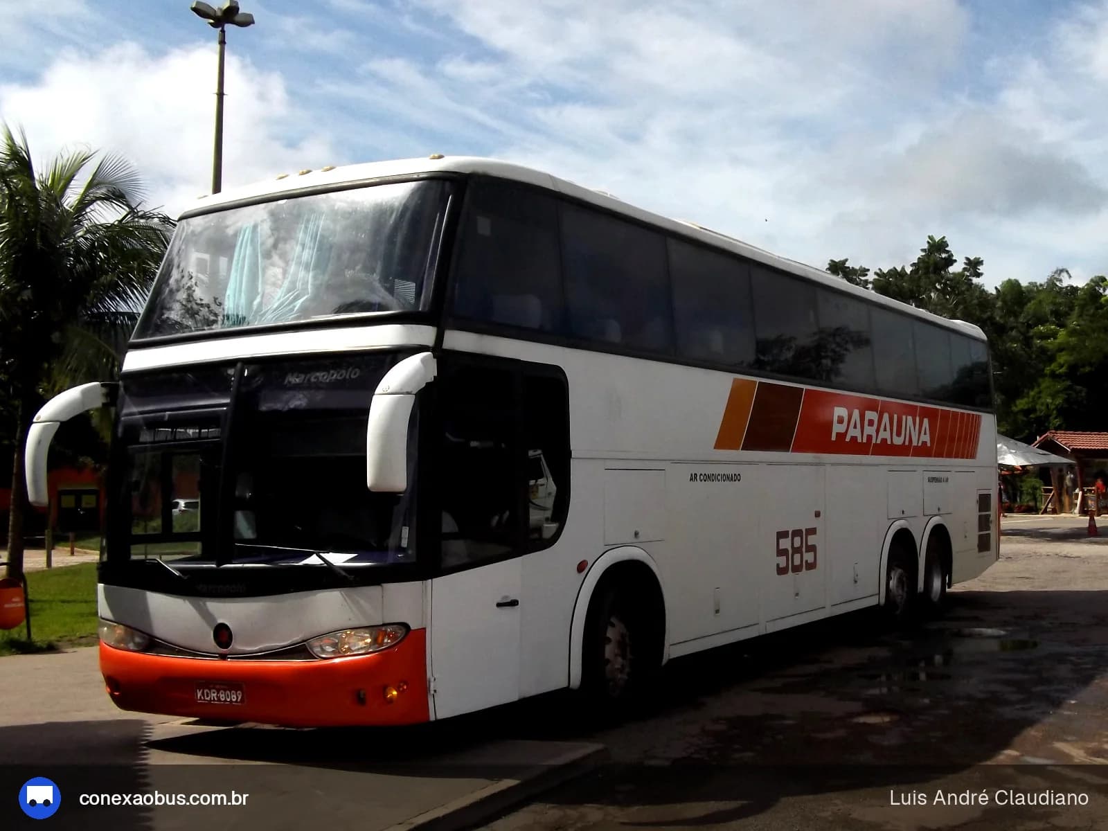 Ônibus Marcopolo Paradiso GV 1450 LD, da Viação Paraúna, prefixo 585, em Rio Quente-GO