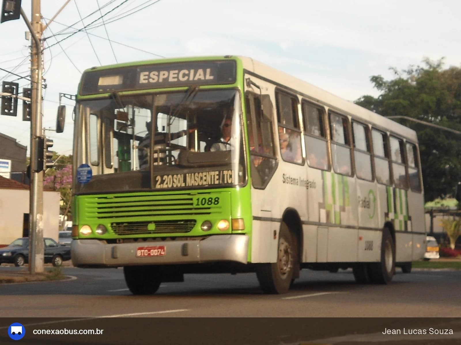 Ônibus Marcopolo Torino GV, da VIPA - Viação Panorâmica, prefixo 1088, em Piracicaba-SP