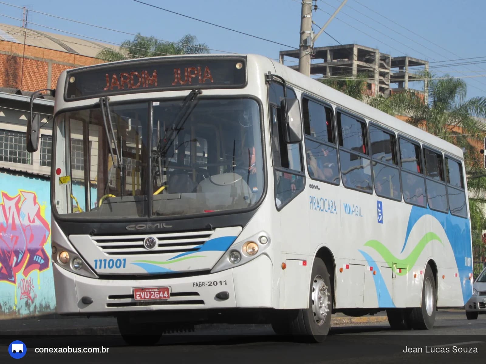 Ônibus Comil Svelto 2008, da Via Ágil | Transporte Coletivo de Piracicaba, prefixo 111001, em Piracicaba-SP