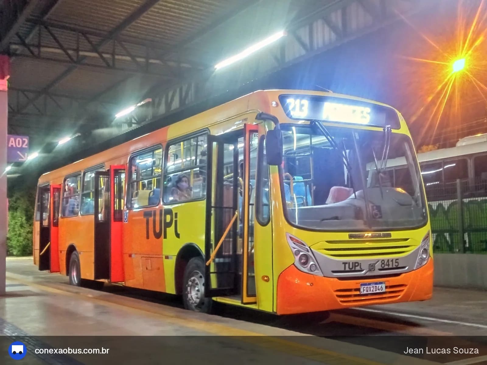 Ônibus Neobus Mega Plus, da TUPi | Transporte Urbano Piracicaba, prefixo 8415, em Piracicaba-SP