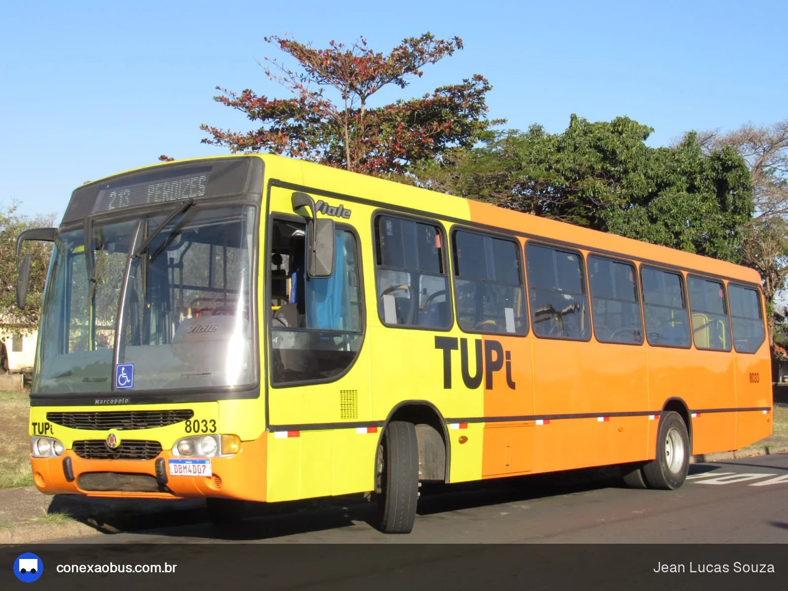 Ônibus Marcopolo Viale, da TUPi | Transporte Urbano Piracicaba, prefixo 8033, em Piracicaba-SP