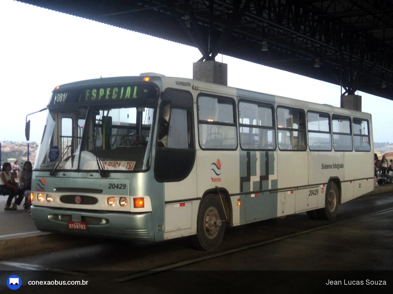 Ônibus Comil Svelto 1996, da Viação Trevisan e Logística, prefixo 20429, em Piracicaba-SP