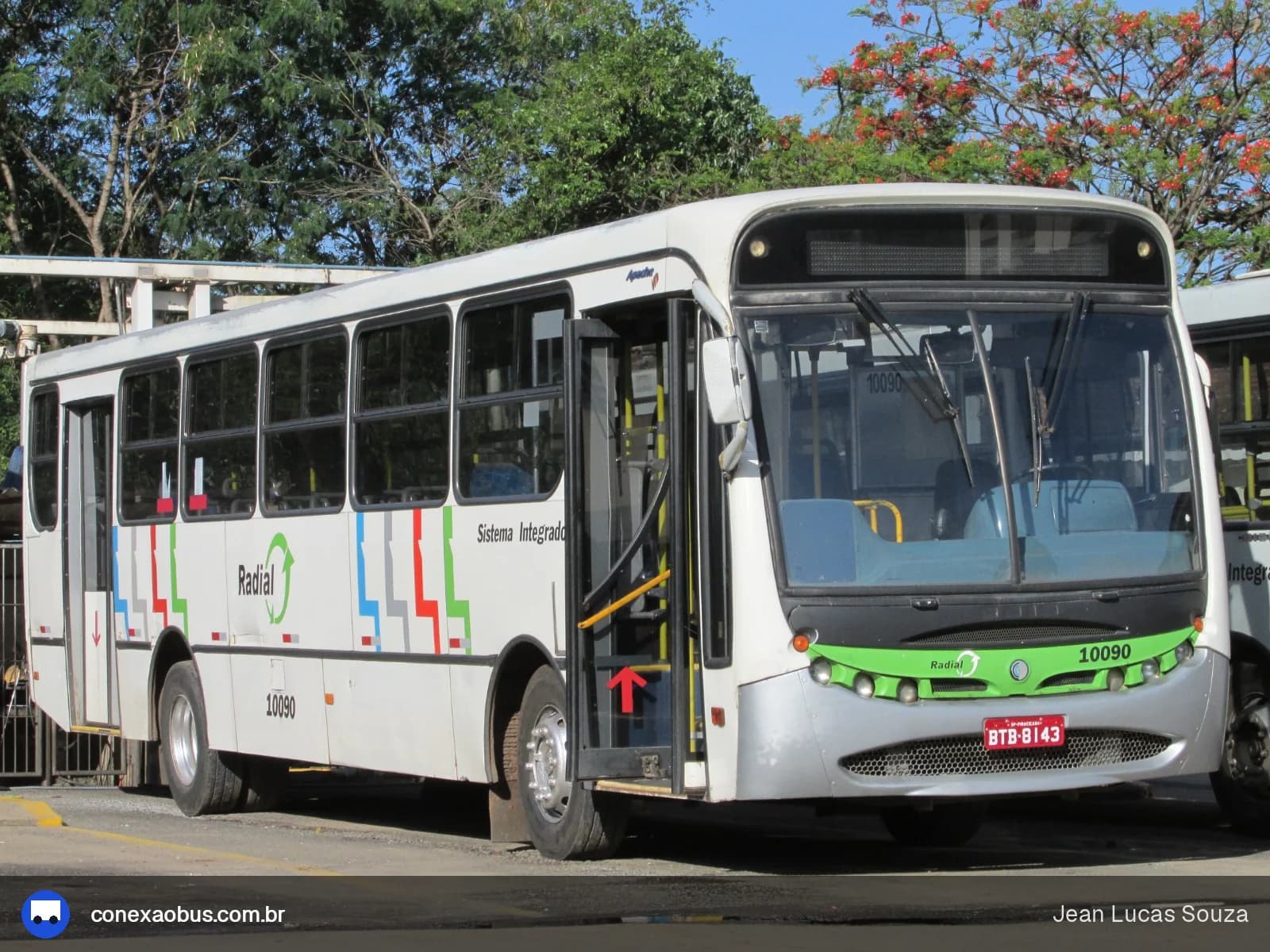 Ônibus CAIO Apache Vip, da Auto Viação Beira Rio Ltda, prefixo 10090, em Piracicaba-SP