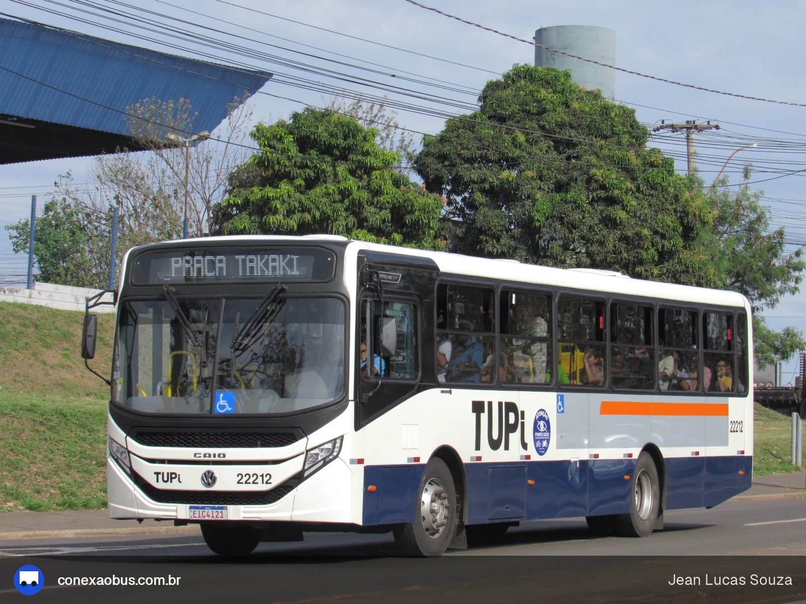 Ônibus CAIO Apache Vip V, da TUPi | Transporte Urbano Piracicaba, prefixo 22212, em Piracicaba-SP