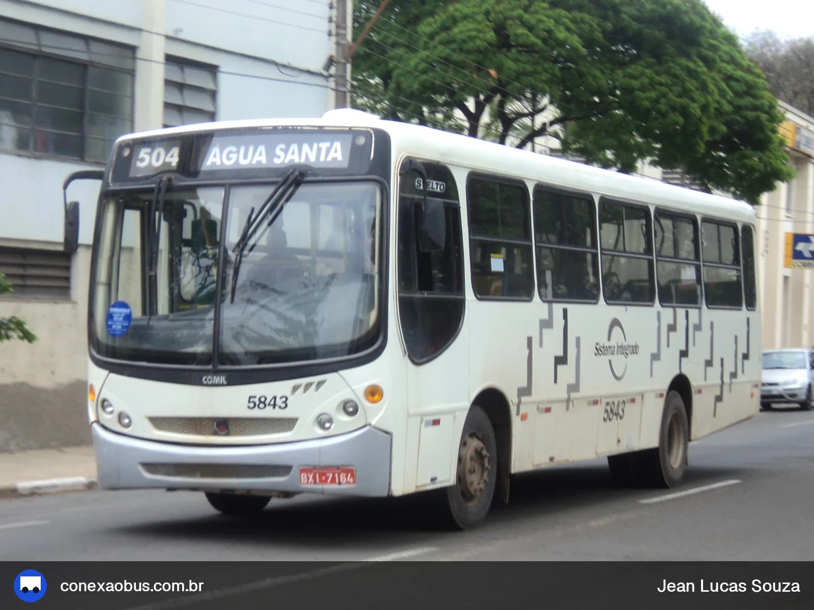 Ônibus Comil Svelto 2000, da Viação Piracema de Transportes Ltda, prefixo 5843, em Piracicaba-SP