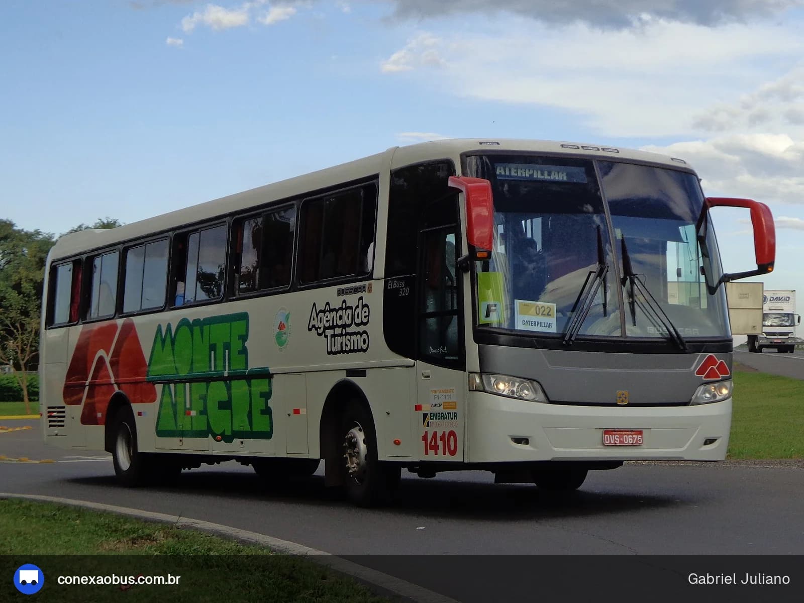 Ônibus Busscar El Buss 340, da Monte Alegre Turismo, prefixo 1410, em Piracicaba-SP
