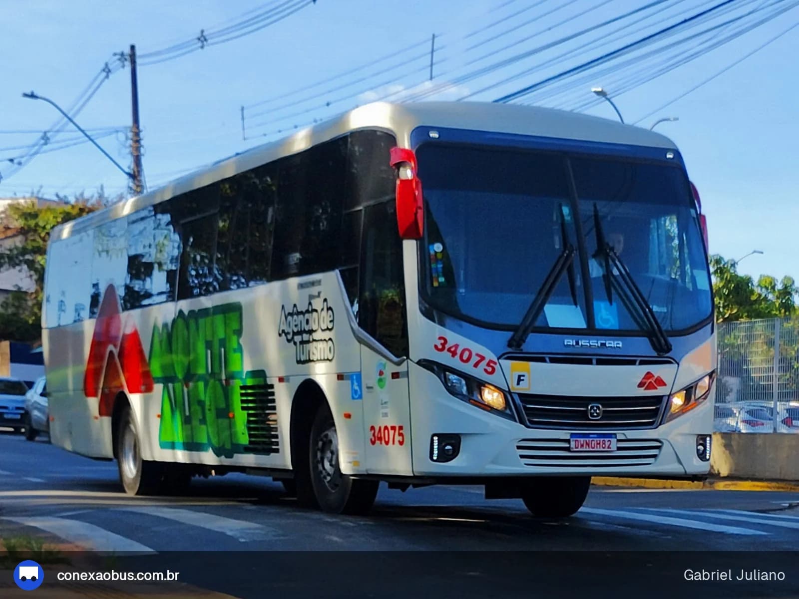 Ônibus Busscar El Buss FT 2021, da Monte Alegre Turismo, prefixo 34075, em Piracicaba-SP