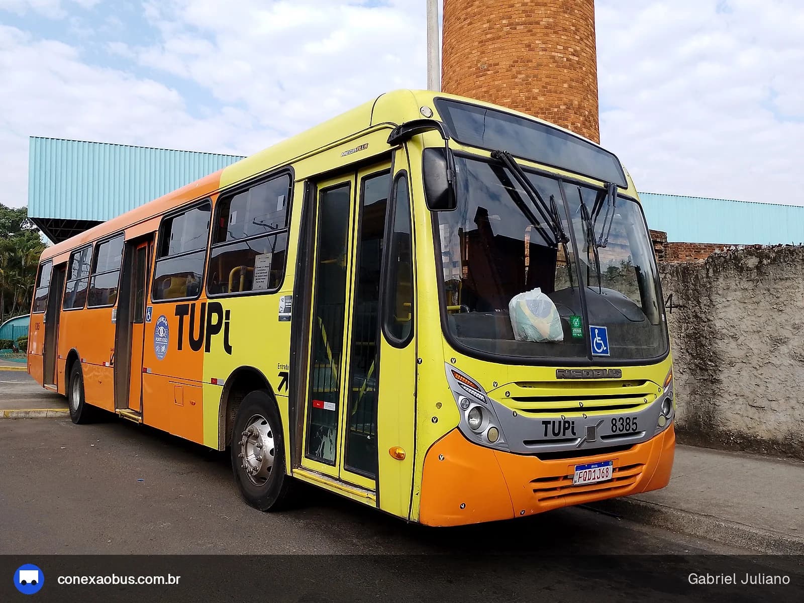Ônibus Neobus Mega Plus, da TUPi | Transporte Urbano Piracicaba, prefixo 8385, em Piracicaba-SP