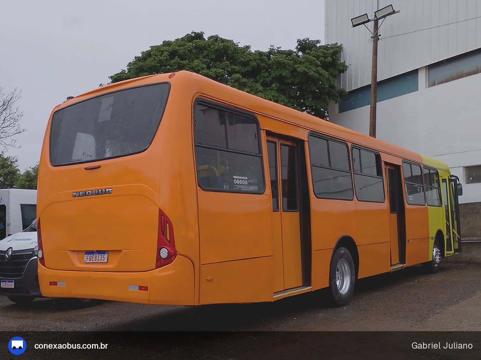 Ônibus Neobus Mega Plus, da TUPi | Transporte Urbano Piracicaba, prefixo 8417, em Piracicaba-SP