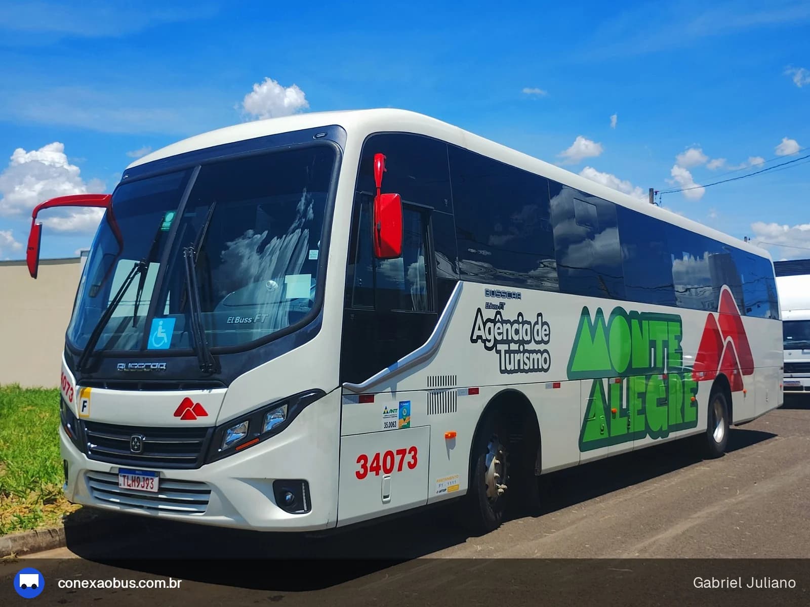 Ônibus Busscar El Buss FT 2021, da Monte Alegre Turismo, prefixo 34073, em Piracicaba-SP