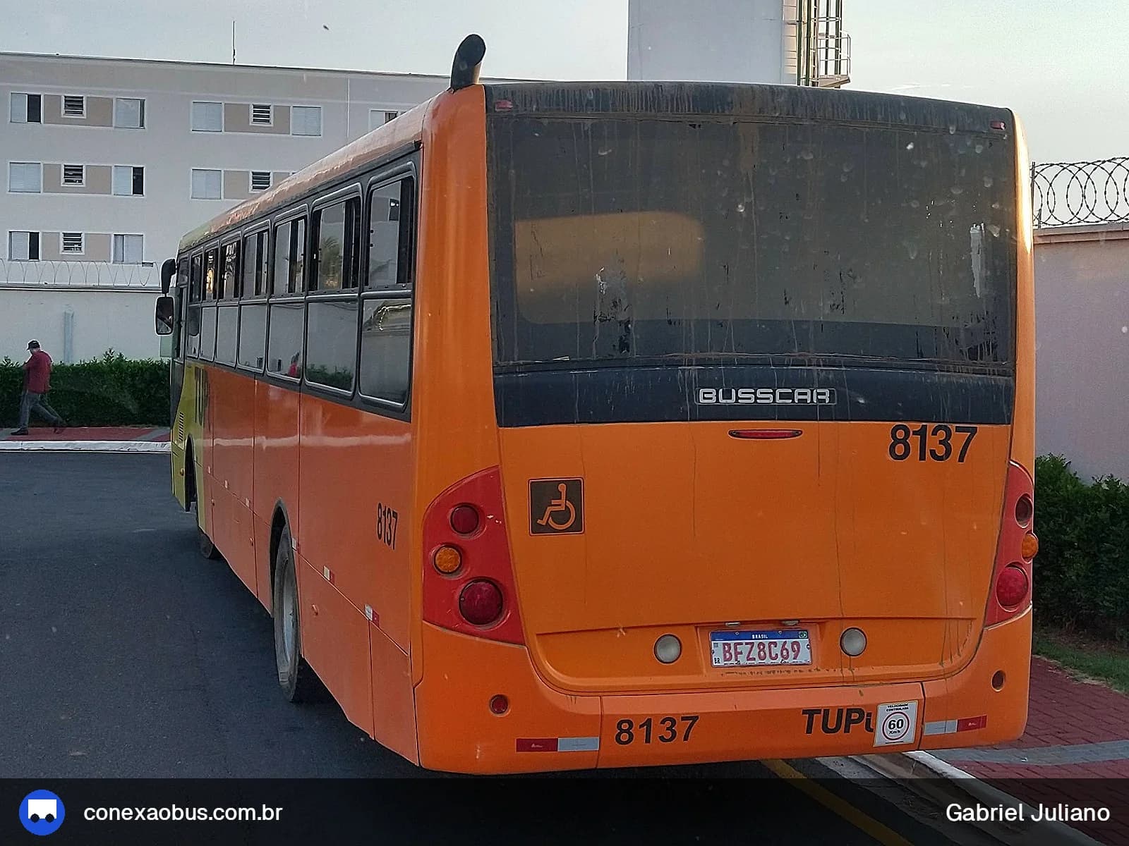 Ônibus Busscar Urbanuss Pluss 2009, da TUPi | Transporte Urbano Piracicaba, prefixo 8137, em Piracicaba-SP