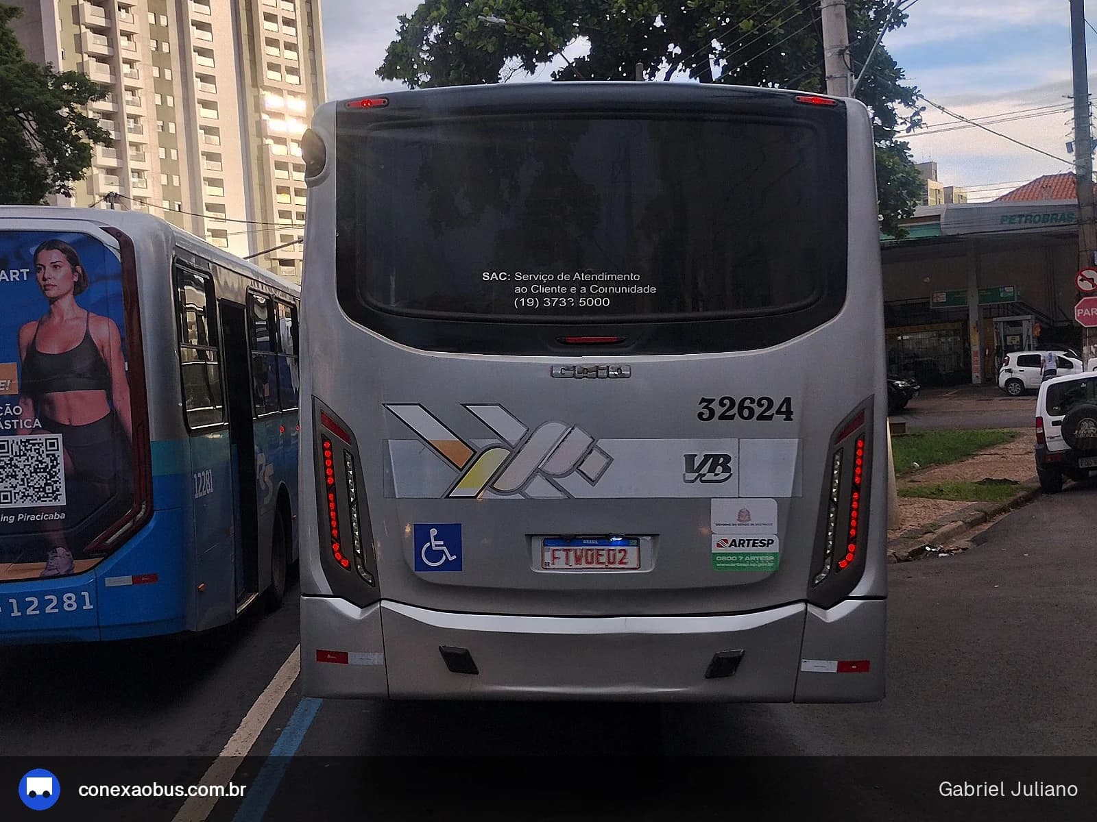 Ônibus CAIO Apache Vip IV, da VB Transportes e Turismo, prefixo 32624, em Piracicaba-SP