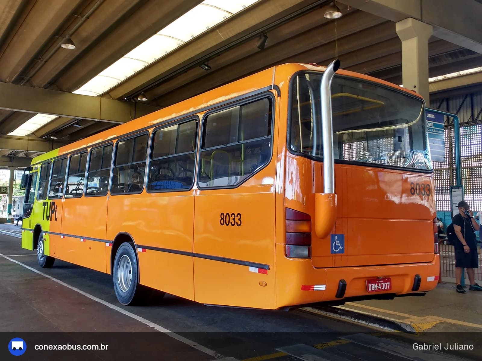 Ônibus Marcopolo Viale, da TUPi | Transporte Urbano Piracicaba, prefixo 8033, em Piracicaba-SP