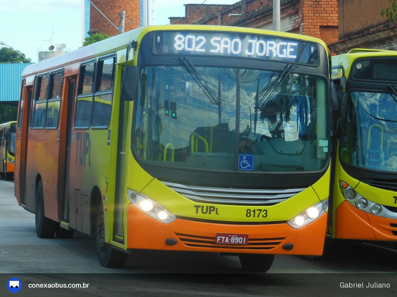 Ônibus Comil Svelto 2012, da TUPi | Transporte Urbano Piracicaba, prefixo 8173, em Piracicaba-SP