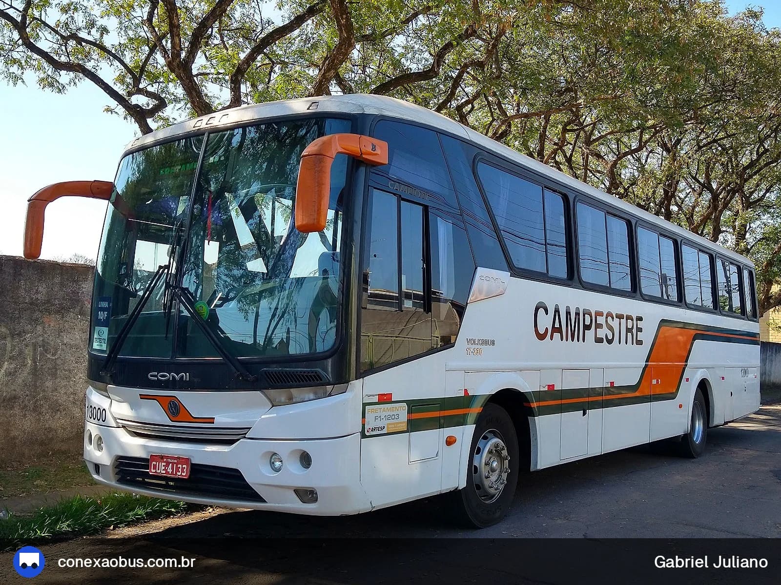 Ônibus Comil Campione Vision 3.25, da Viação Campestre, prefixo 13000, em Piracicaba-SP