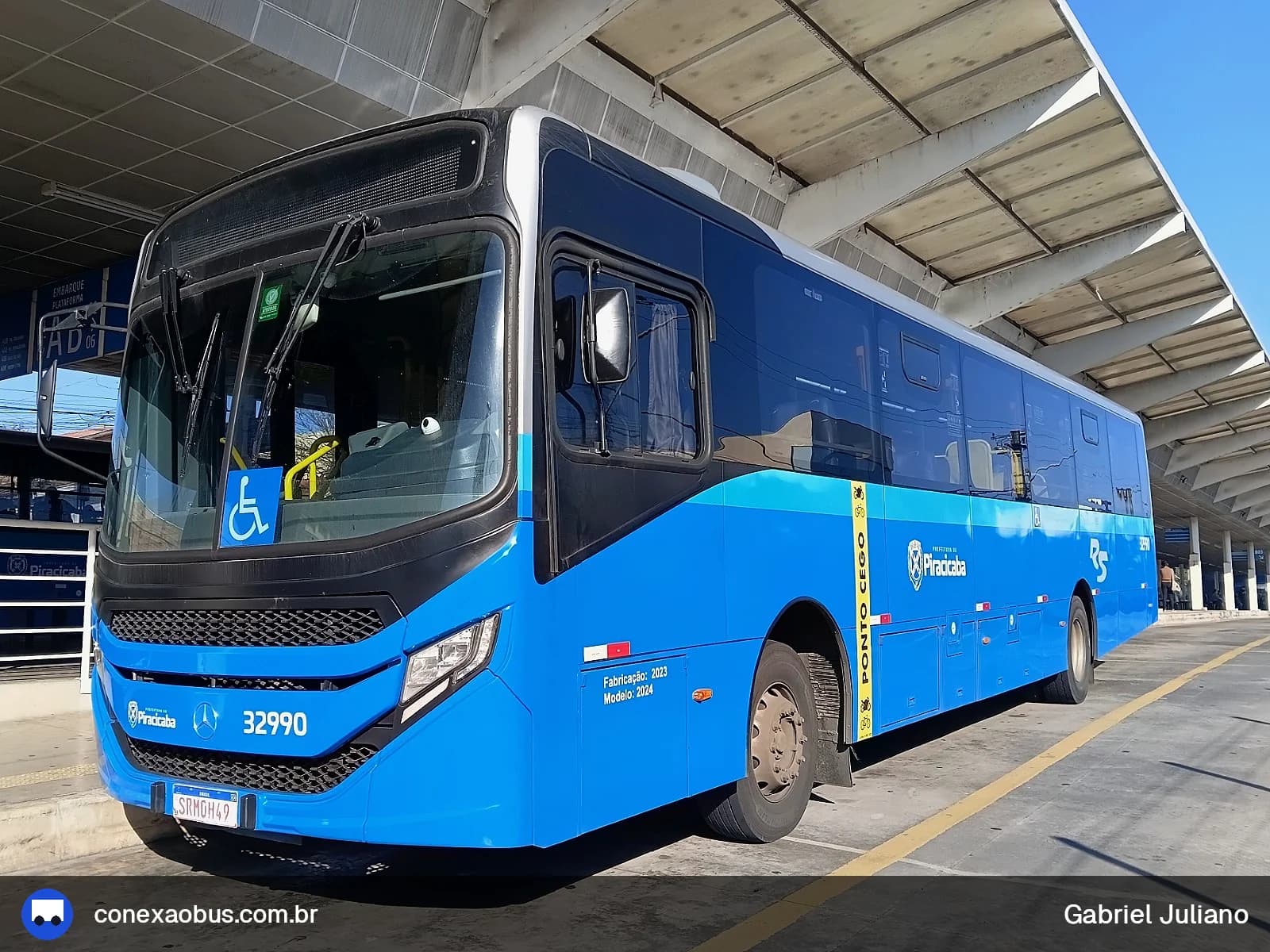 Ônibus CAIO Apache Vip V, da Rápido Sumaré | Pira Mobilidade, prefixo 32990, em Piracicaba-SP