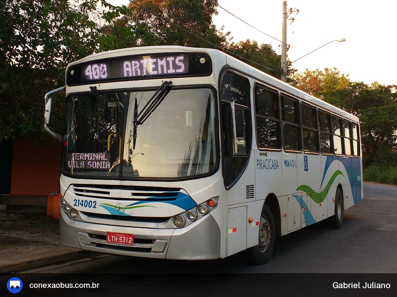 Ônibus CAIO Apache Vip III, da Via Ágil | Transporte Coletivo de Piracicaba, prefixo 214002, em Piracicaba-SP