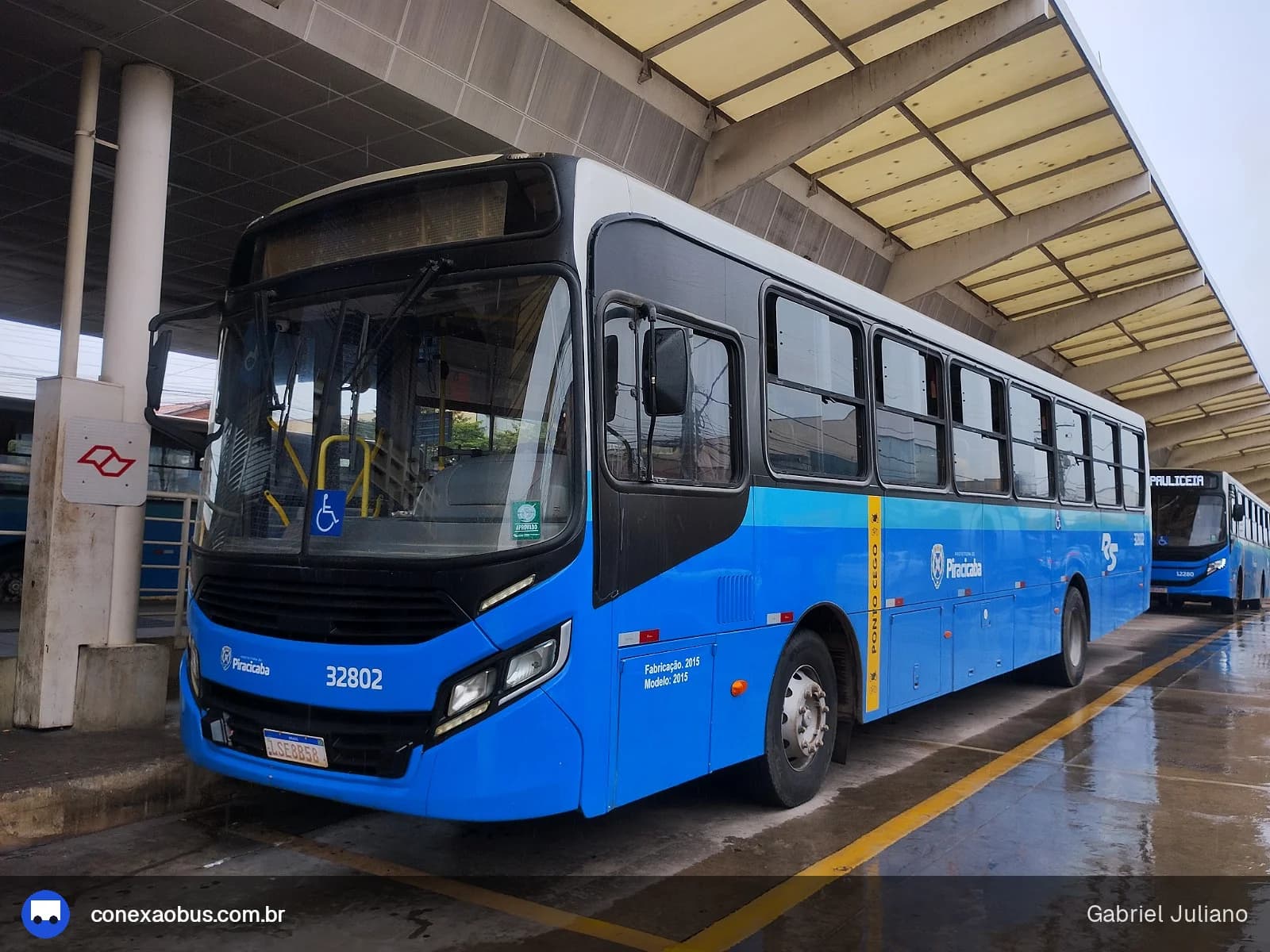 Ônibus CAIO Apache Vip IV, da Rápido Sumaré | Pira Mobilidade, prefixo 32802, em Piracicaba-SP