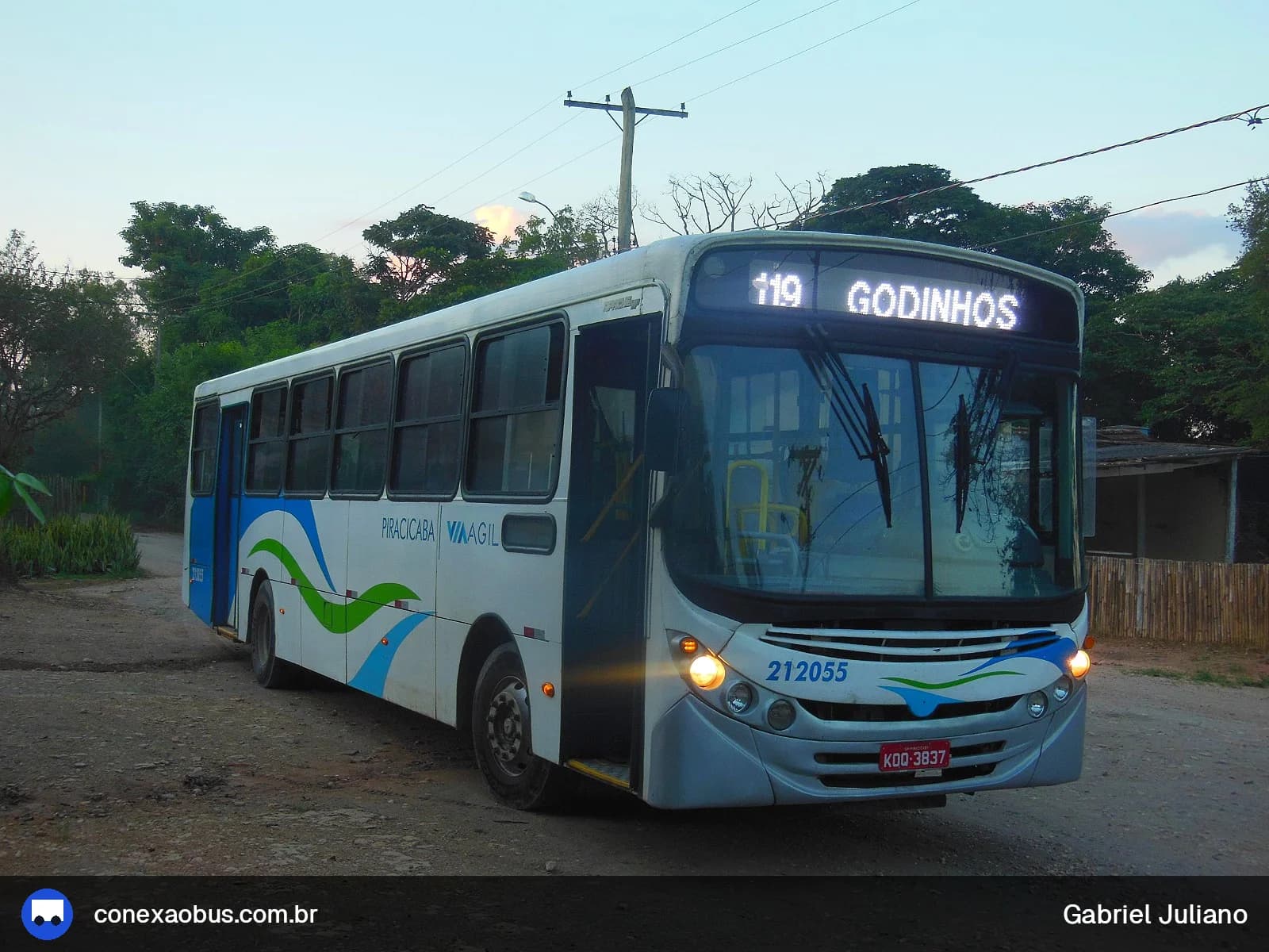 Ônibus CAIO Apache Vip II, da Via Ágil | Transporte Coletivo de Piracicaba, prefixo 212055, em Piracicaba-SP