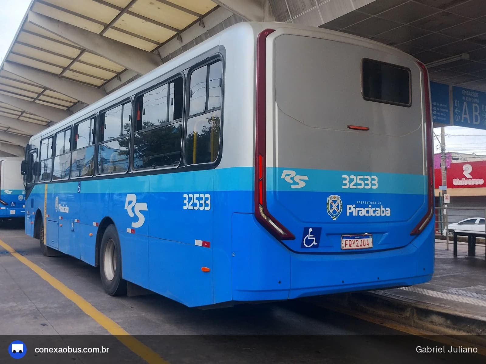 Ônibus CAIO Apache Vip V, da Rápido Sumaré | Pira Mobilidade, prefixo 32533, em Piracicaba-SP