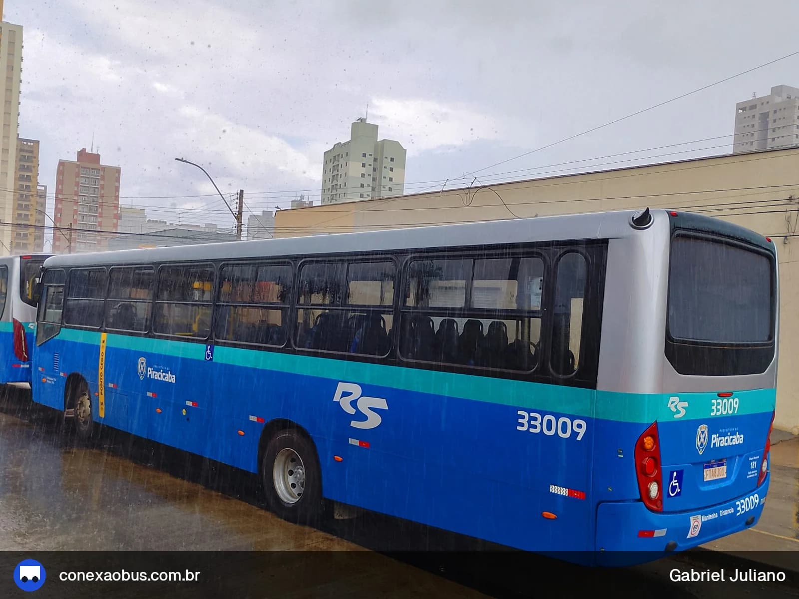 Ônibus Comil Svelto 2012, da Rápido Sumaré | Pira Mobilidade, prefixo 33009, em Piracicaba-SP