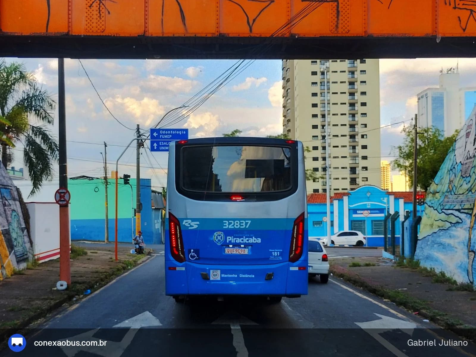 Ônibus CAIO Apache Vip IV, da Rápido Sumaré | Pira Mobilidade, prefixo 32837, em Piracicaba-SP