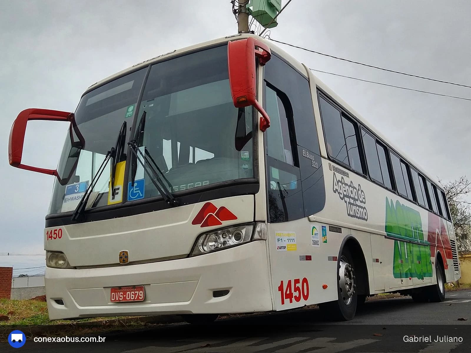 Ônibus Busscar El Buss 320, da Monte Alegre Turismo, prefixo 1450, em Piracicaba-SP
