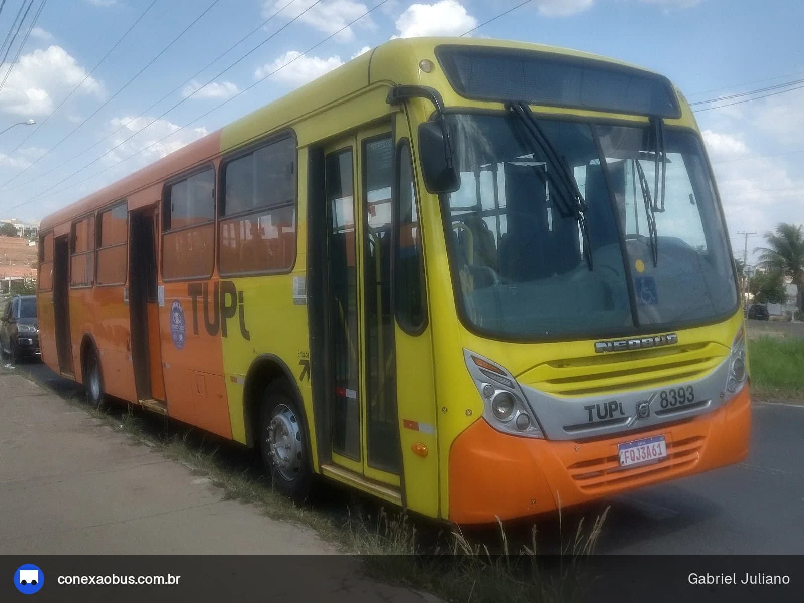 Ônibus Neobus Mega Plus, da TUPi | Transporte Urbano Piracicaba, prefixo 8393, em Piracicaba-SP