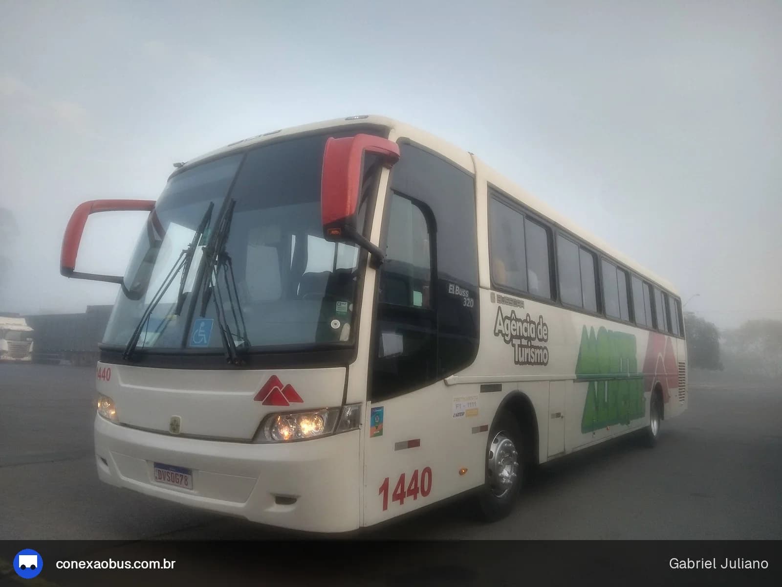 Ônibus Busscar El Buss 320, da Monte Alegre Turismo, prefixo 1440, em Piracicaba-SP