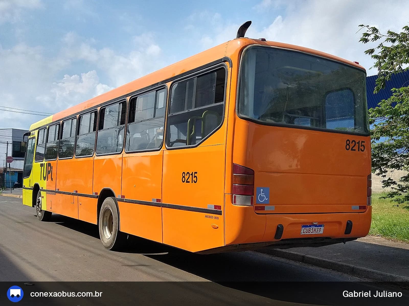 Ônibus Marcopolo Viale, da TUPi | Transporte Urbano Piracicaba, prefixo 8215, em Piracicaba-SP
