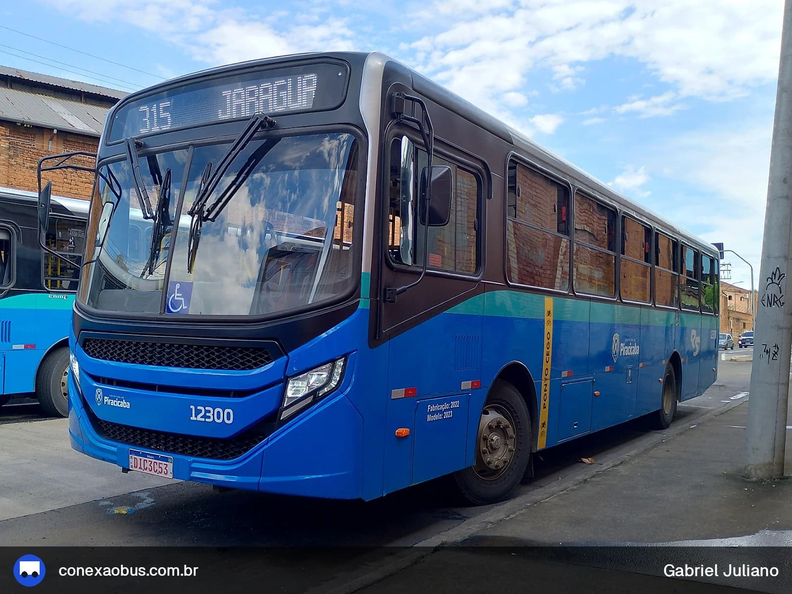 Ônibus CAIO Apache Vip V, da Rápido Sumaré | Pira Mobilidade, prefixo 12300, em Piracicaba-SP