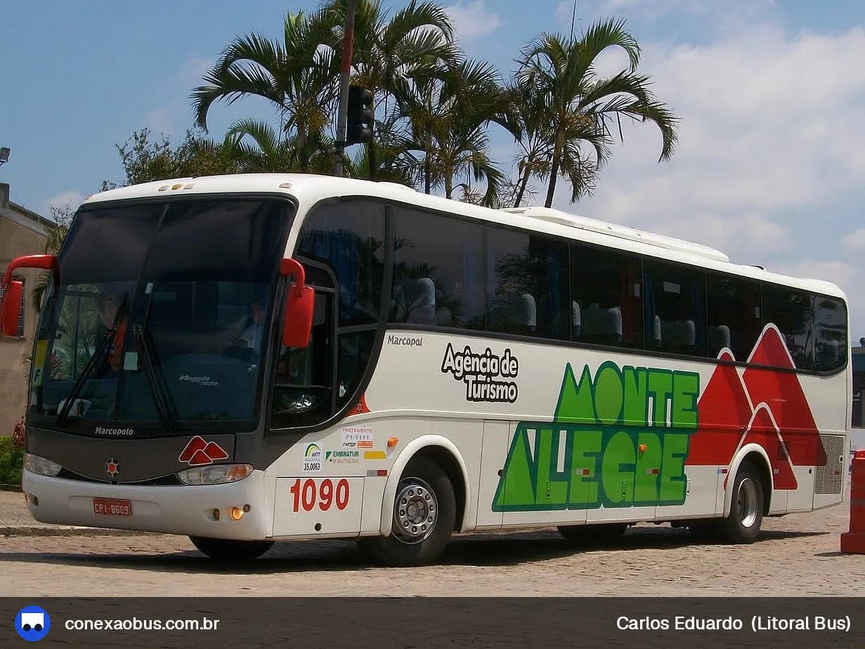 Ônibus Marcopolo Viaggio G6 1050, da Monte Alegre Turismo, prefixo 1090, em Santos-SP