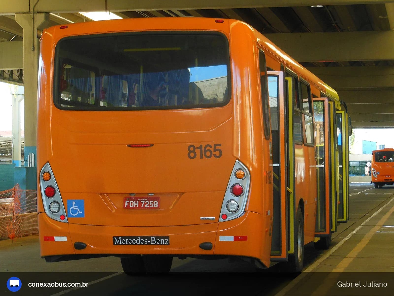Ônibus Comil Svelto 2012, da TUPi | Transporte Urbano Piracicaba, prefixo 8165, em Piracicaba-SP