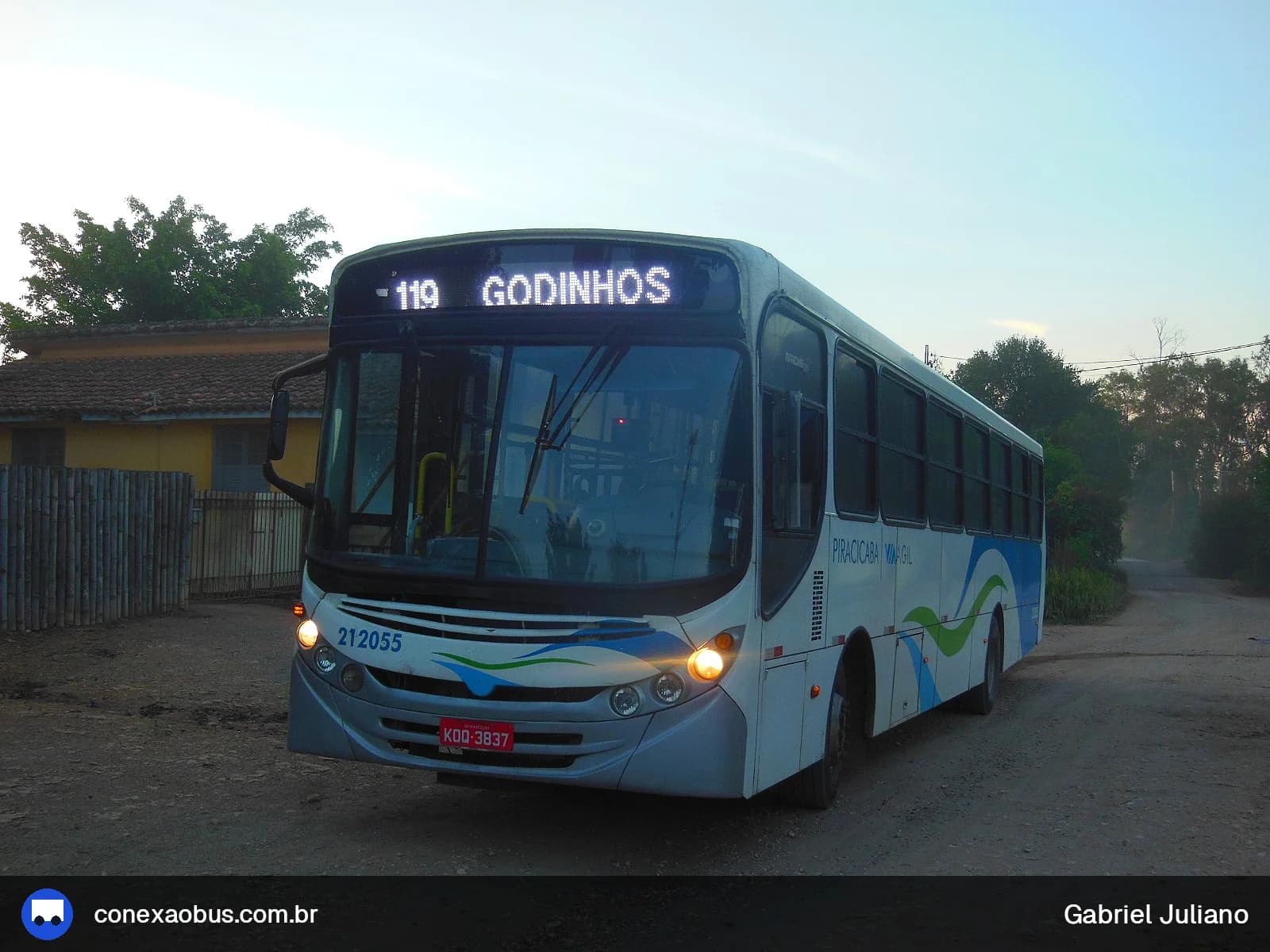 Ônibus CAIO Apache Vip II, da Via Ágil | Transporte Coletivo de Piracicaba, prefixo 212055, em Piracicaba-SP
