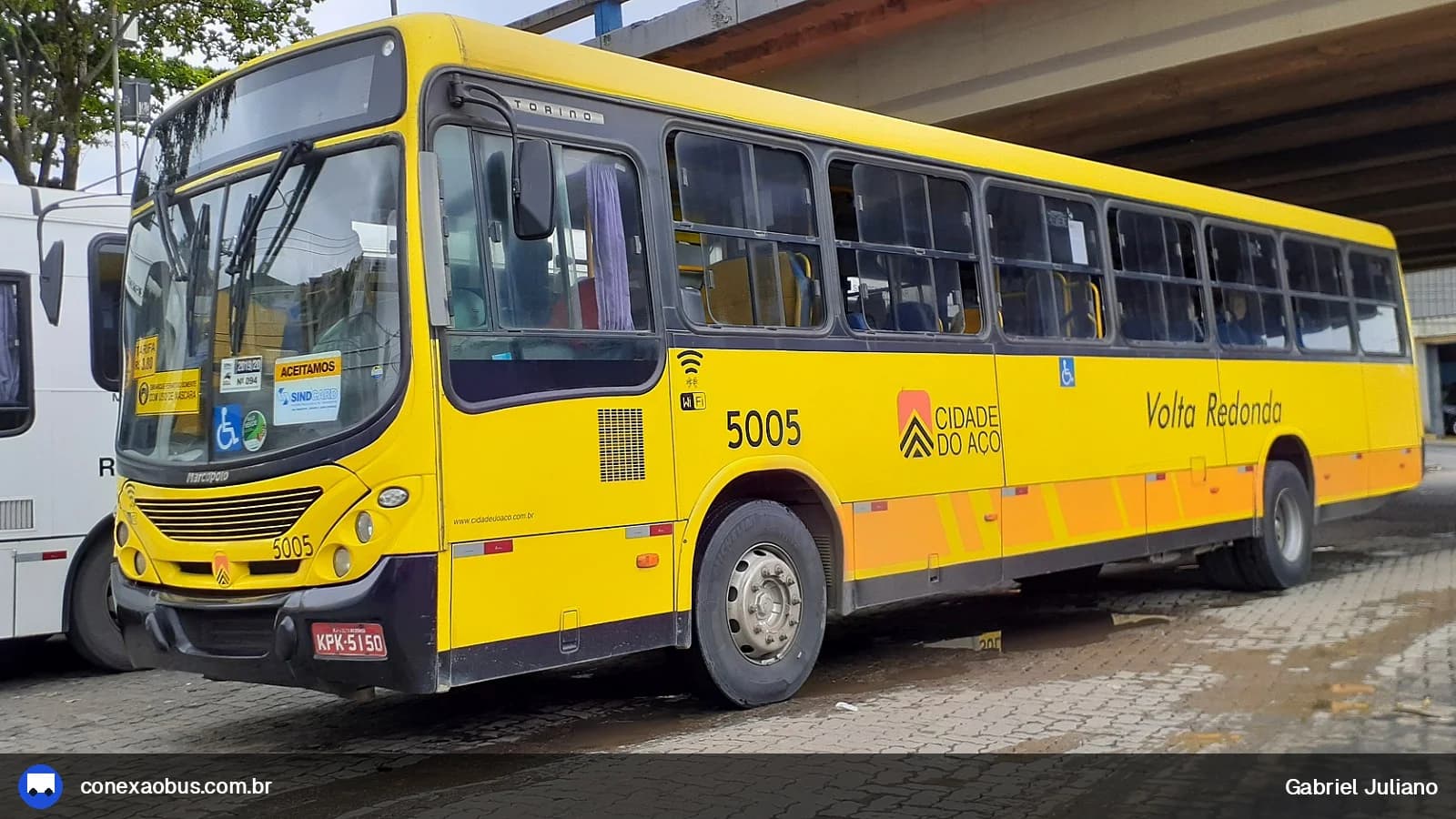 Ônibus Marcopolo Torino 2007, da Viação Cidade do Aço, prefixo 5005, em Volta Redonda-RJ