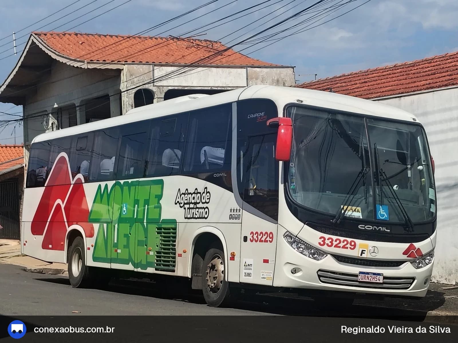 Ônibus Comil Campione 3.25 2014, da Monte Alegre Turismo, prefixo 33229, em Piracicaba-SP